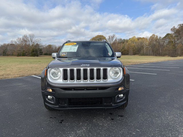 Used 2016 Jeep Renegade Limited image 2
