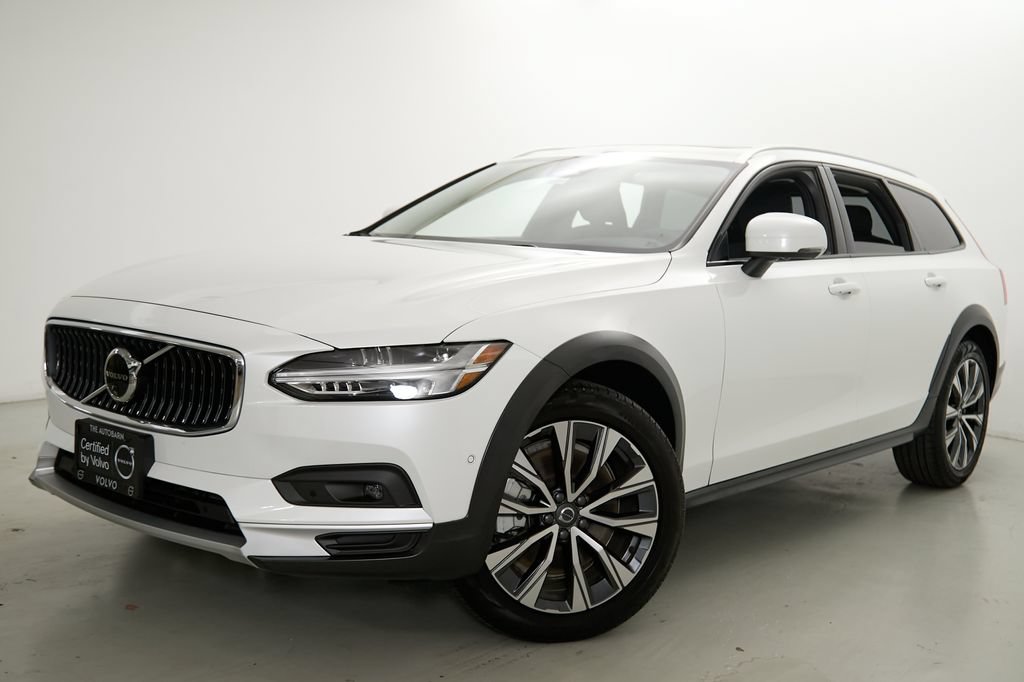 Certified 2025 Volvo V90 B6 Cross Country Plus AWD/4WD image 2