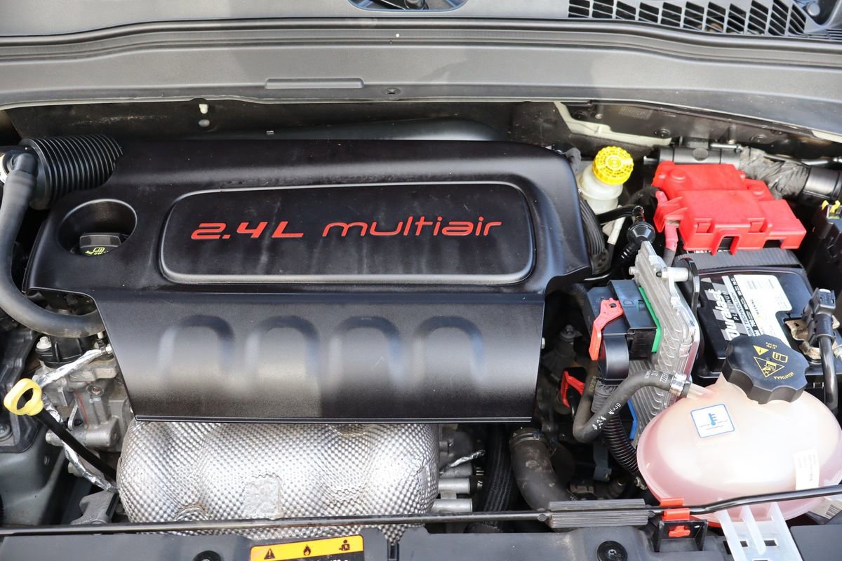 Used 2018 Jeep Renegade Limited w/ UConnect 8.4 Nav Group AWD/4WD image 40