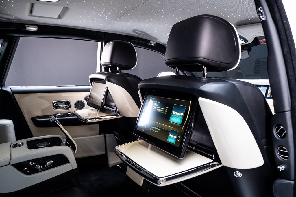Used 2019 Rolls-Royce Phantom Sedan RWD image 53