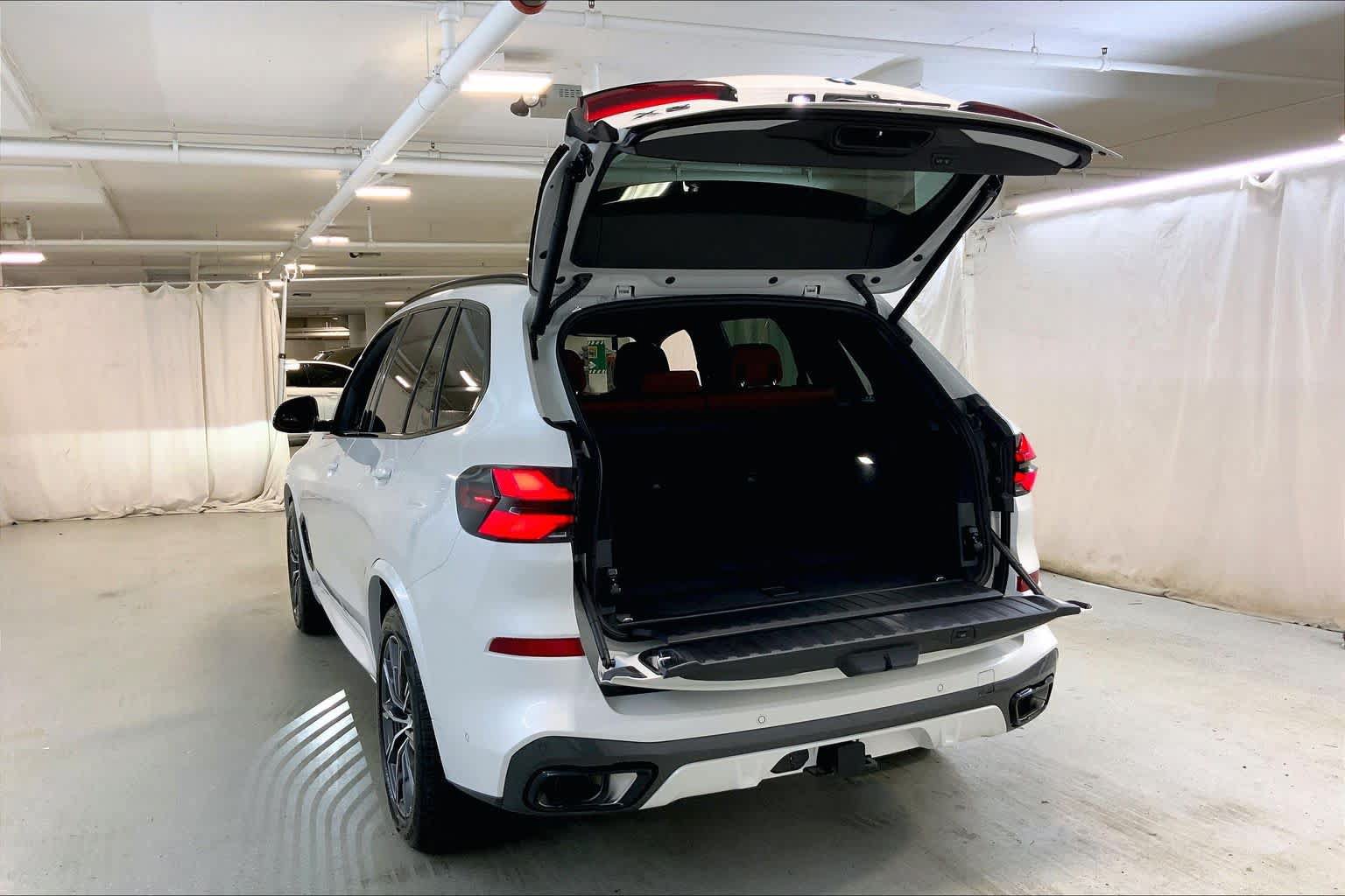 Used 2026 BMW X5 xDrive40i w/ M Sport Package AWD/4WD image 33