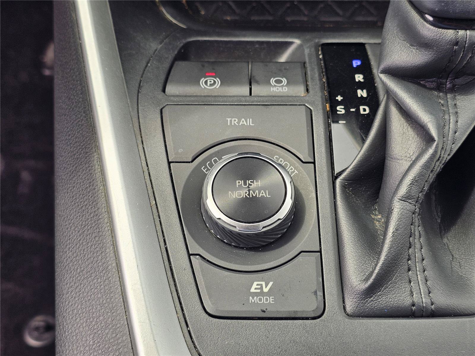 Used 2021 Toyota RAV4 XLE Premium AWD/4WD image 29