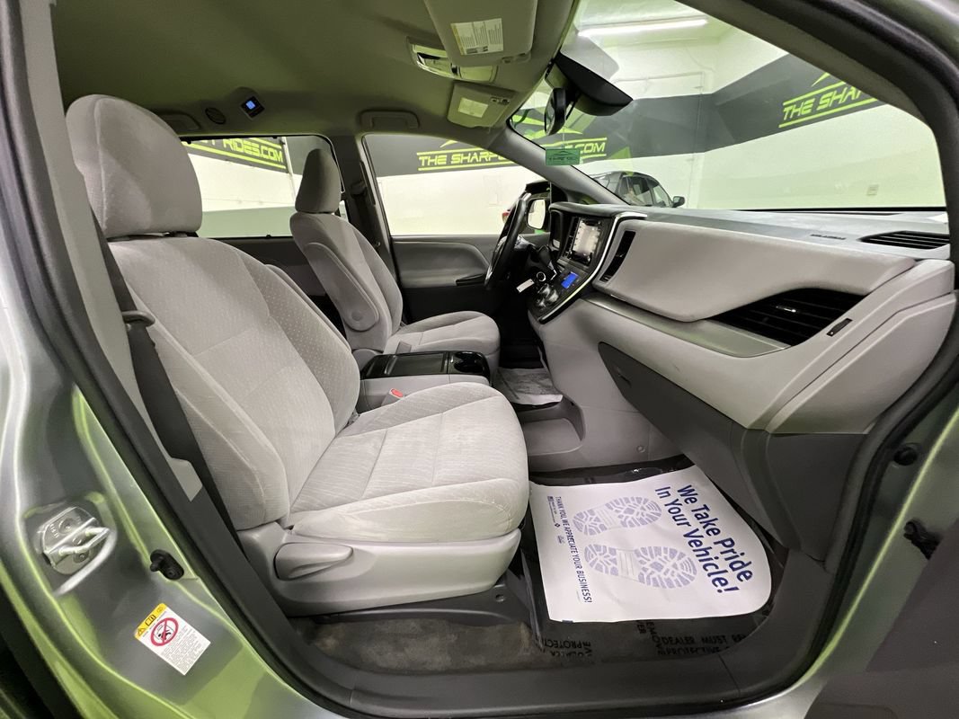 Used 2018 Toyota Sienna LE FWD image 27