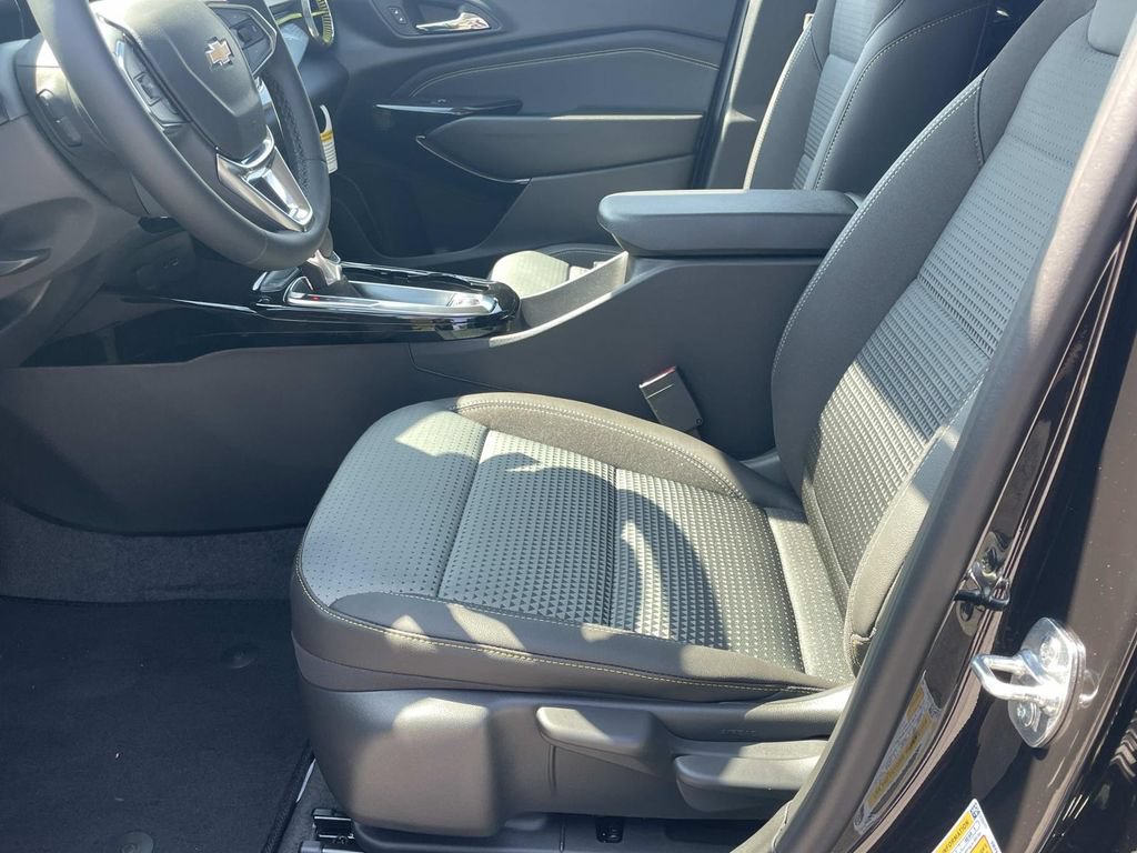 New 2026 Chevrolet Trax LT w/ LT Convenience Package FWD image 15
