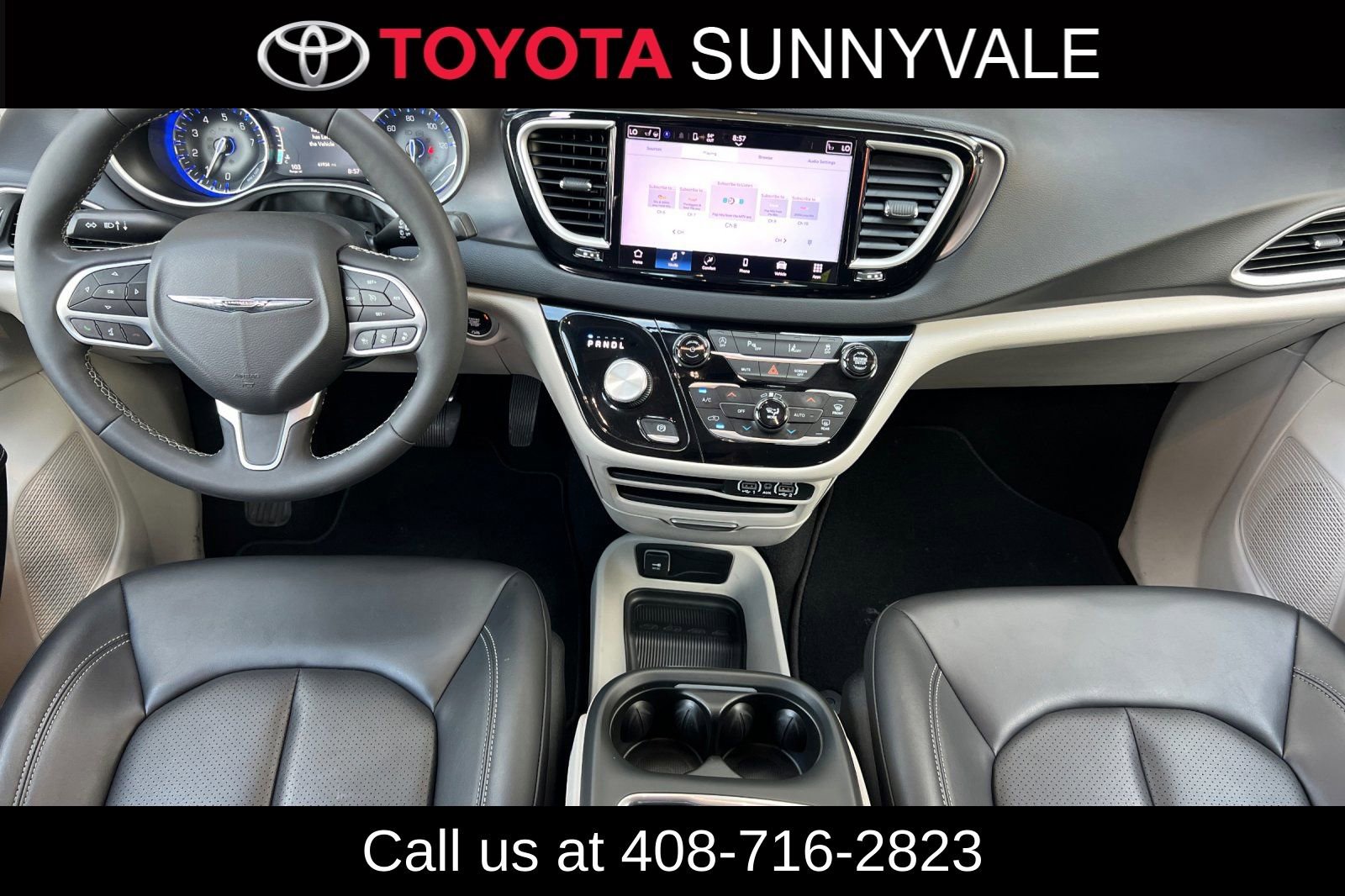 Used 2023 Chrysler Pacifica Touring-L image 4