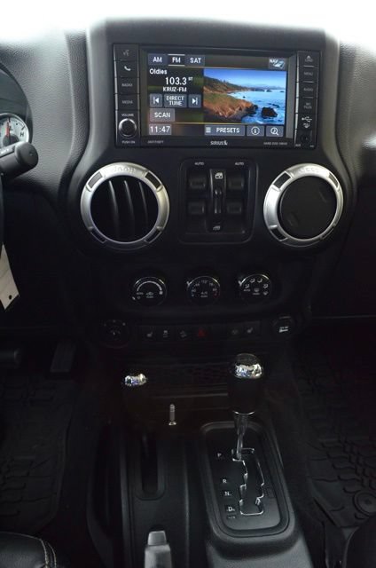 Used 2017 Jeep Wrangler Unlimited Rubicon w/ Connectivity Group AWD/4WD image 52