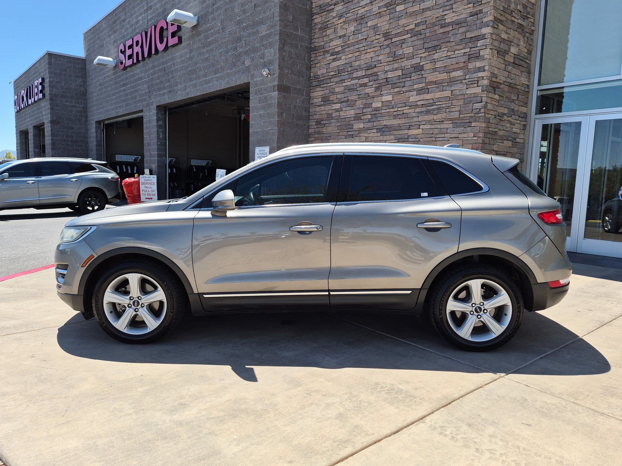 Used 2017 Lincoln MKC Premiere FWD image 2
