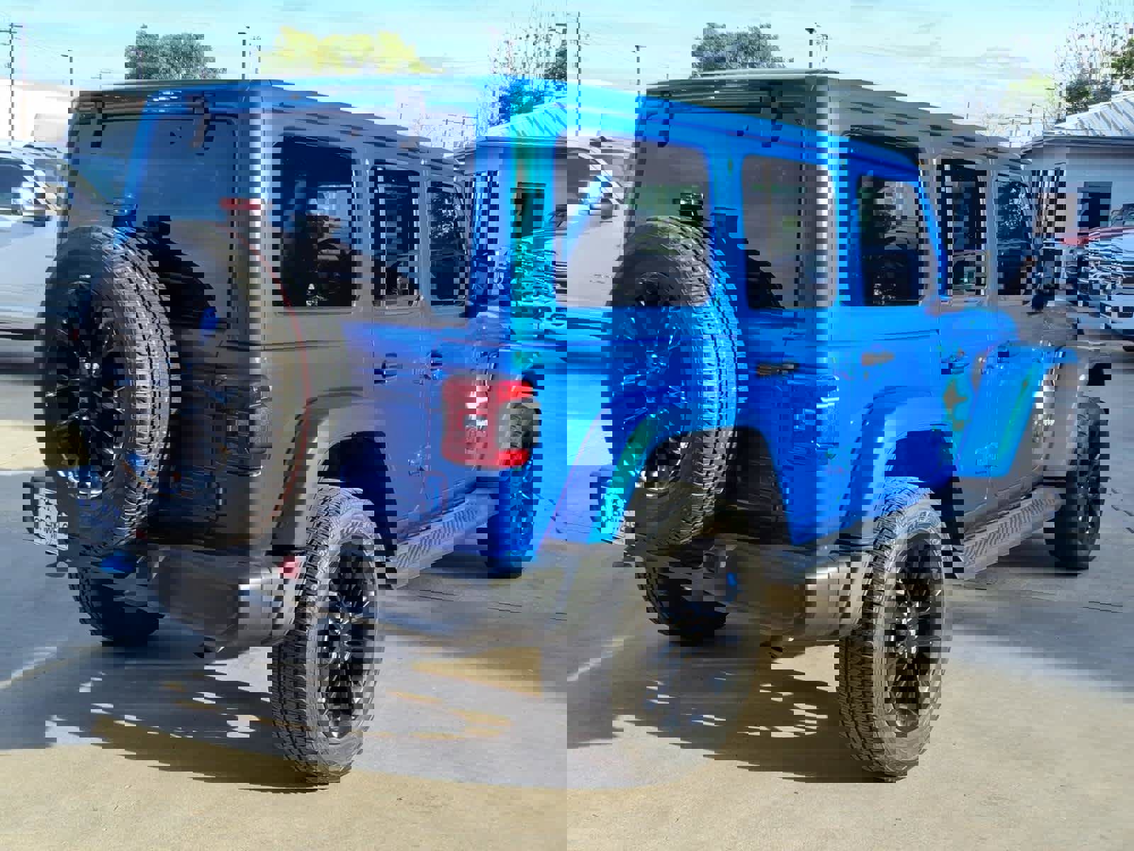 Used 2023 Jeep Wrangler Sahara w/ Cold Weather Group image 24