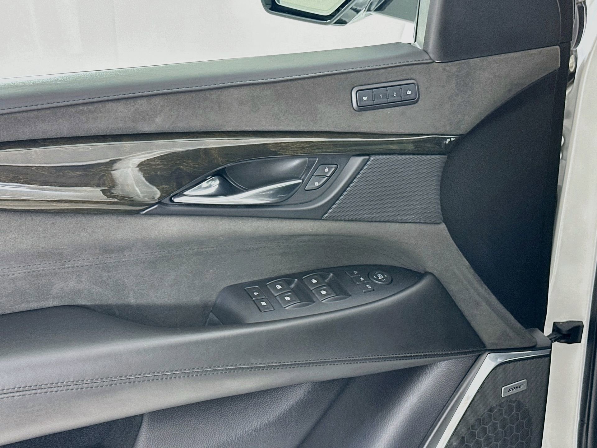 Used 2019 Cadillac Escalade ESV Platinum AWD/4WD image 19