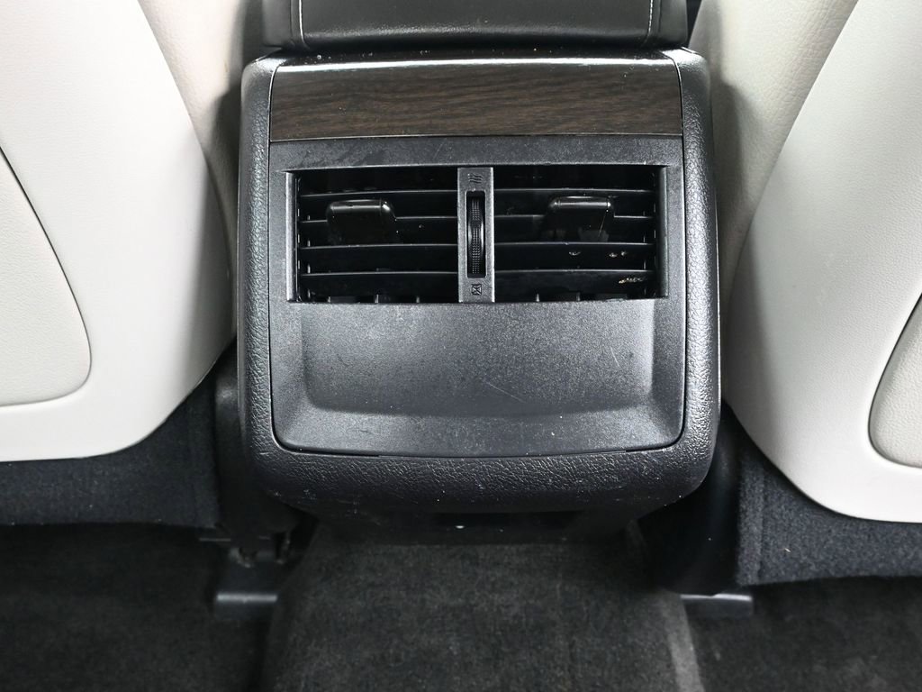 Used 2016 Toyota Avalon XLE Premium image 11