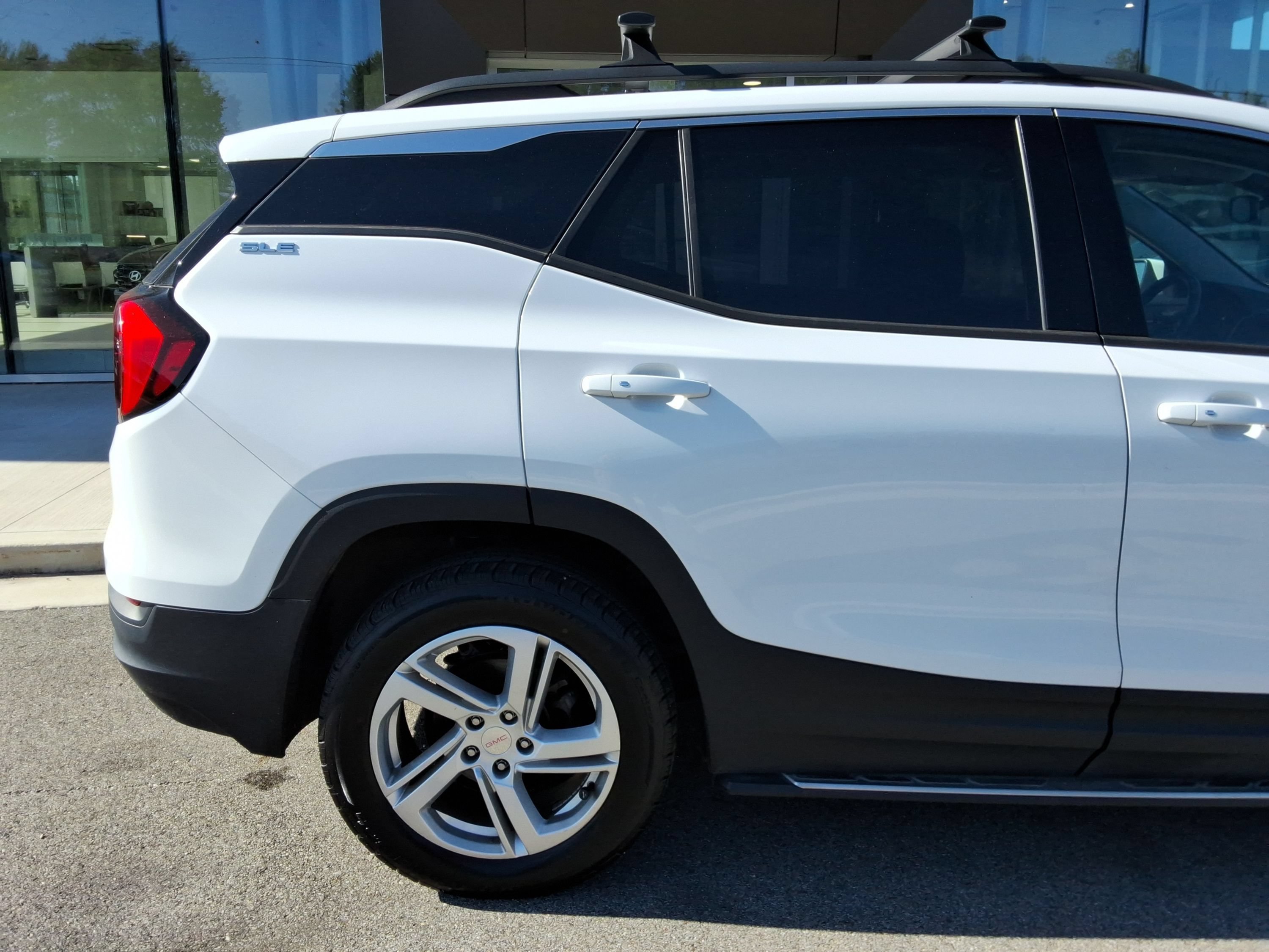 Used 2020 GMC Terrain SLE w/ Driver Convenience Package AWD/4WD image 14