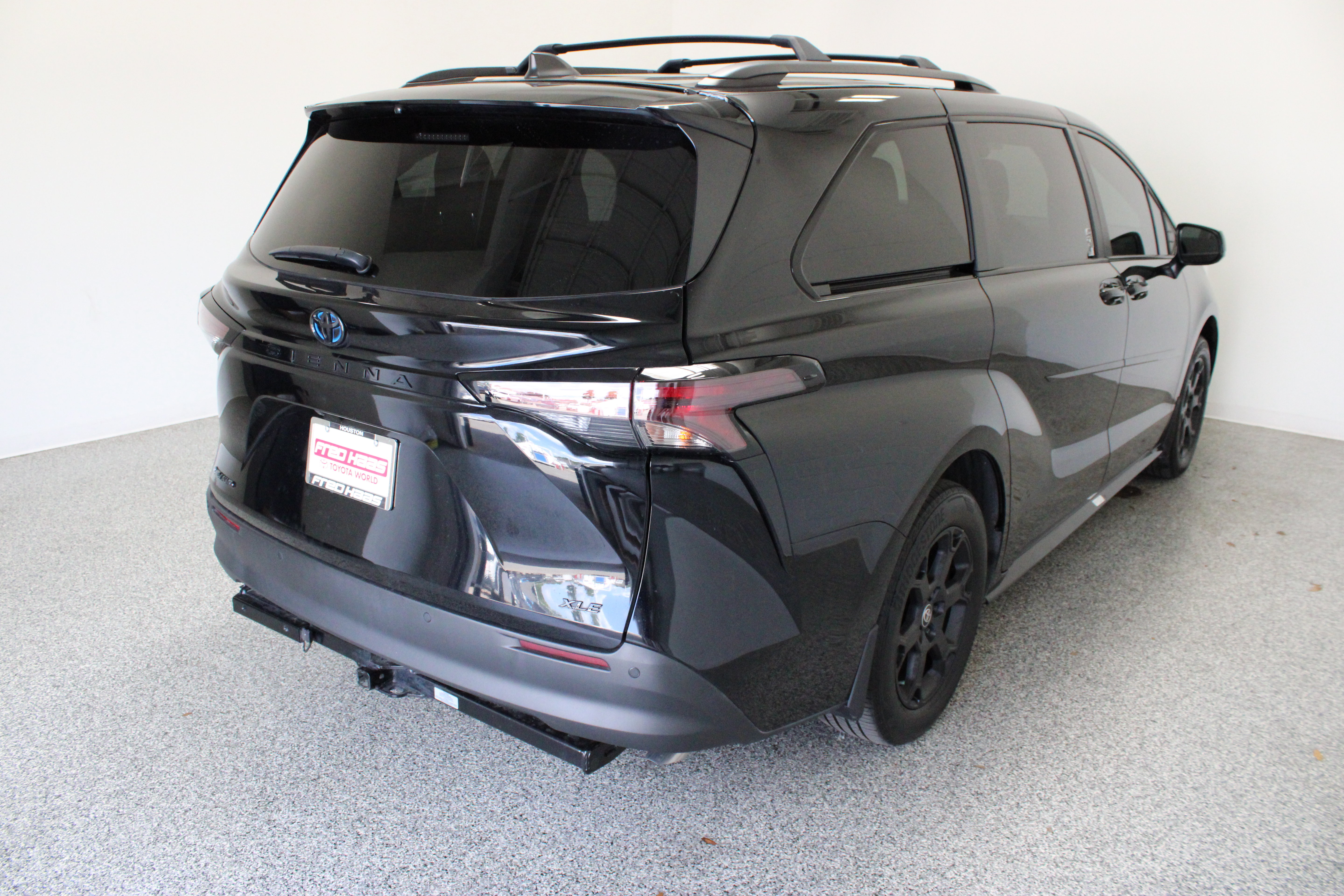 Certified 2025 Toyota Sienna XLE Woodland Edition AWD/4WD image 7