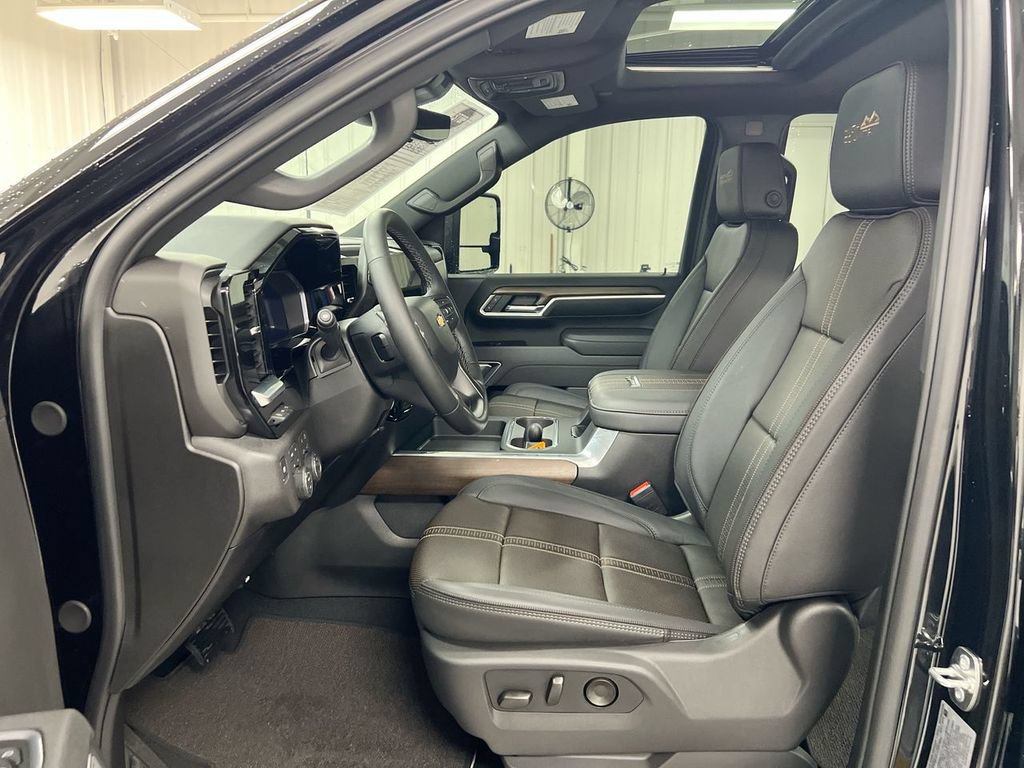 Used 2026 Chevrolet Silverado 2500 High Country w/ High Country Premium Package AWD/4WD image 21