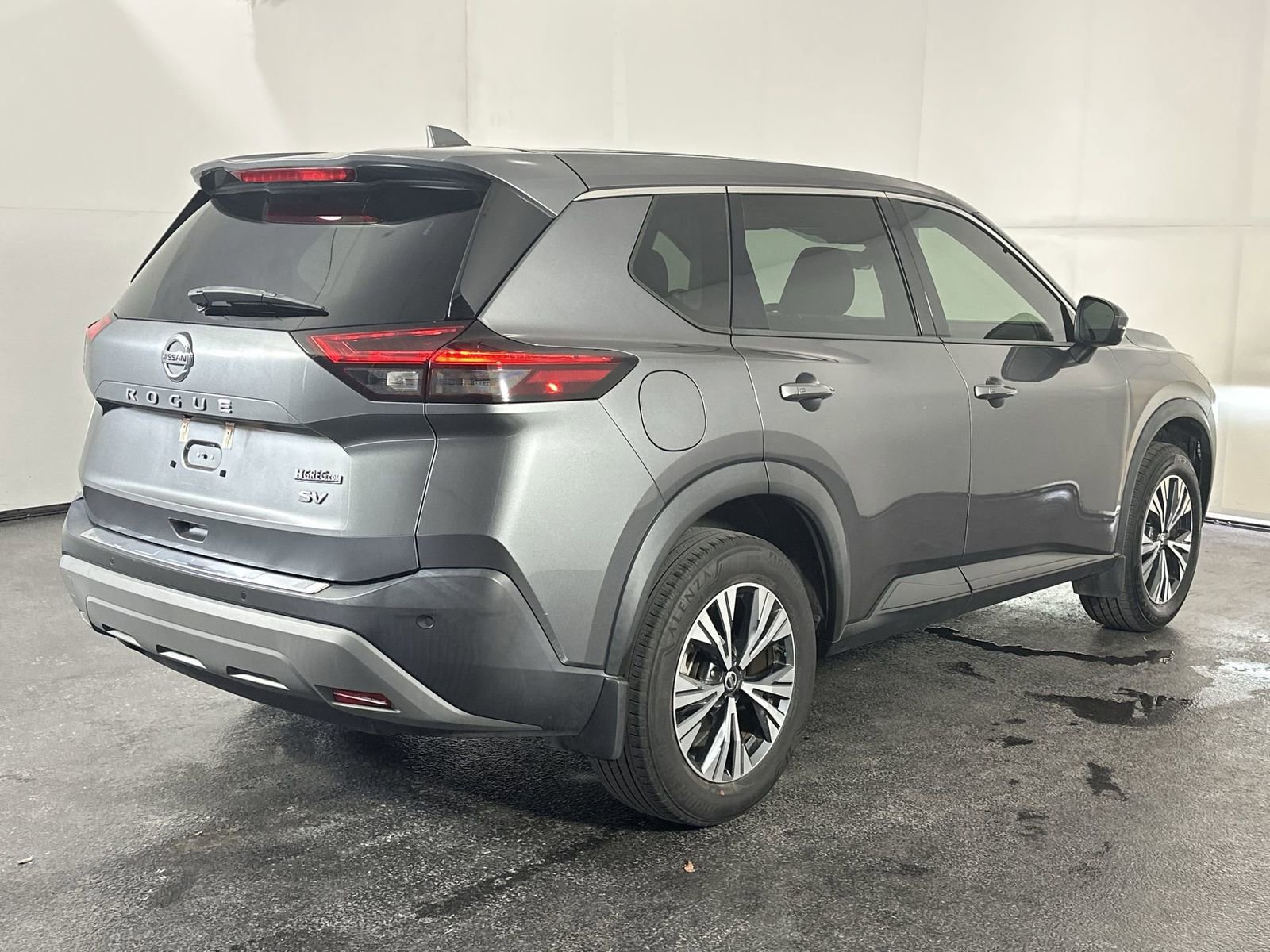 Used 2021 Nissan Rogue SV image 8