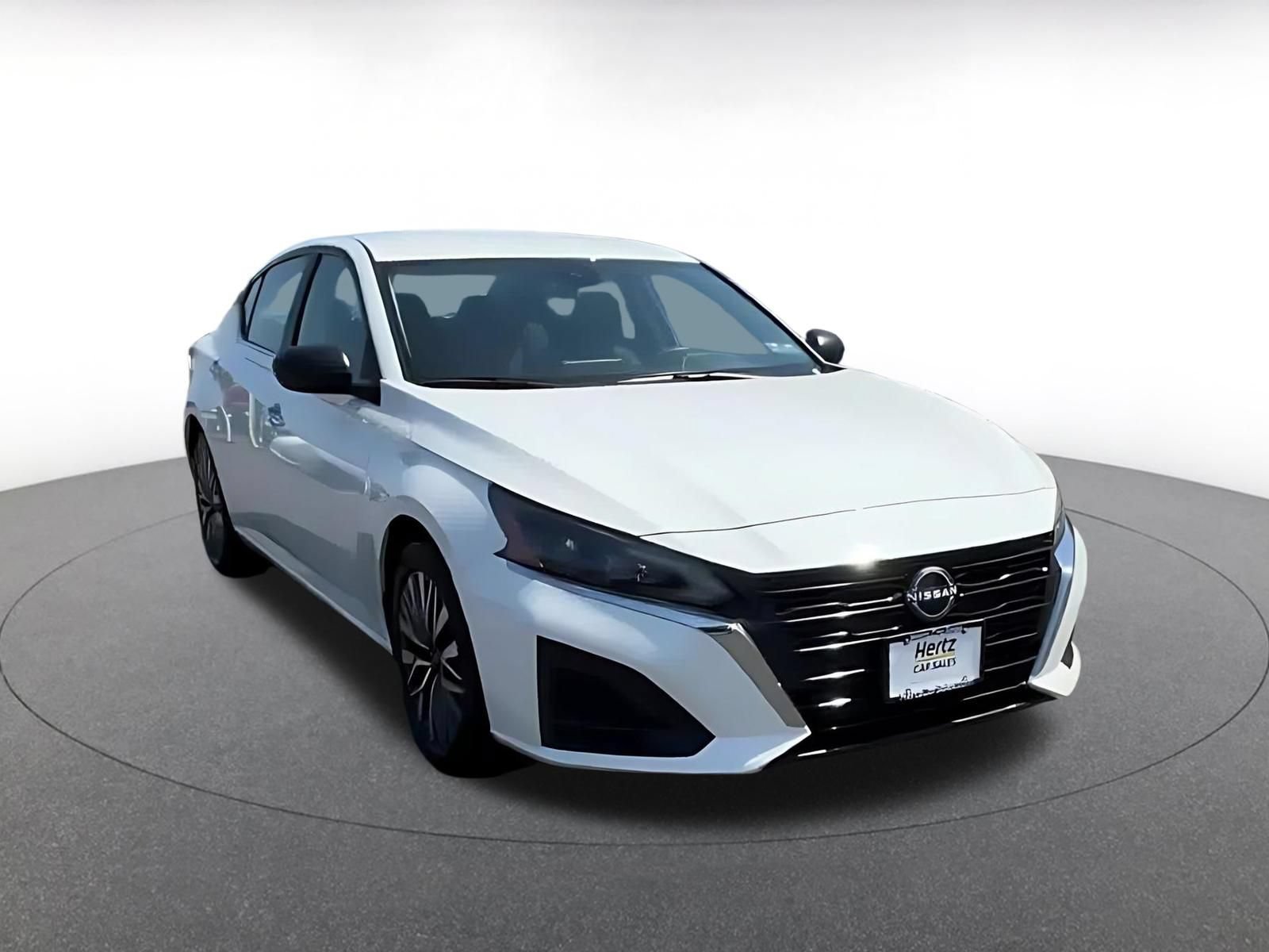 Used 2025 Nissan Altima 2.5 SV FWD image 3