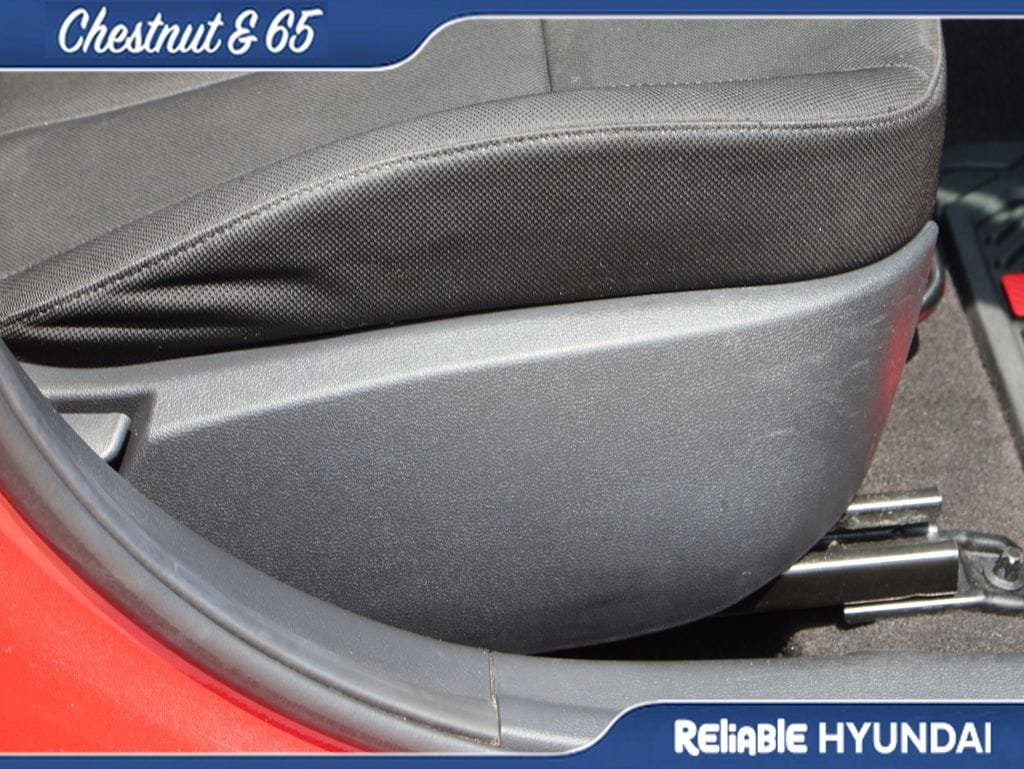 Used 2016 Hyundai Veloster FWD image 11