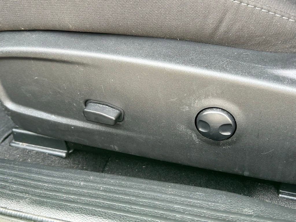 Used 2023 Dodge Challenger SXT image 16