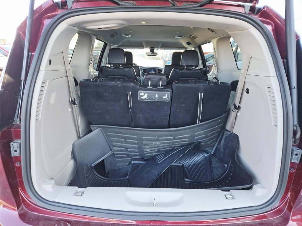 Used 2020 Chrysler Pacifica Touring-L image 14