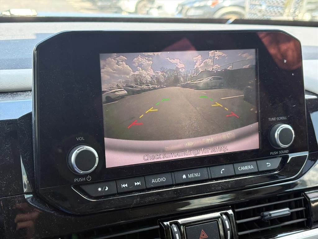 Used 2022 Nissan Pathfinder SV w/ SV Black Package image 9