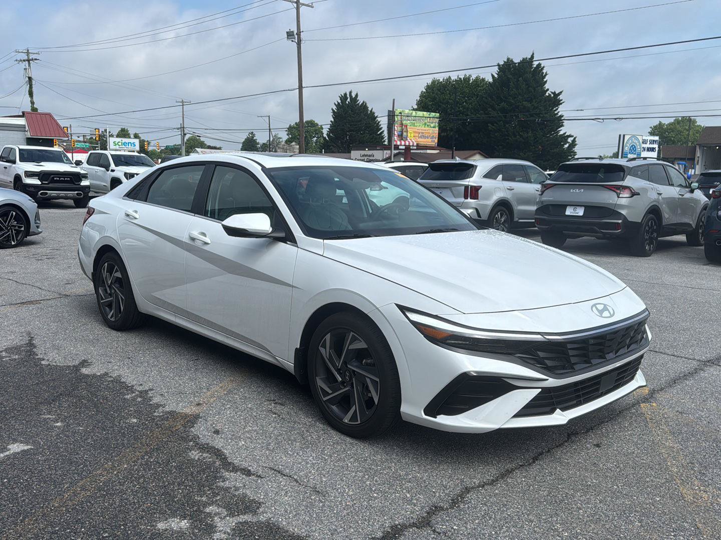 Used 2025 Hyundai Elantra Limited FWD image 7