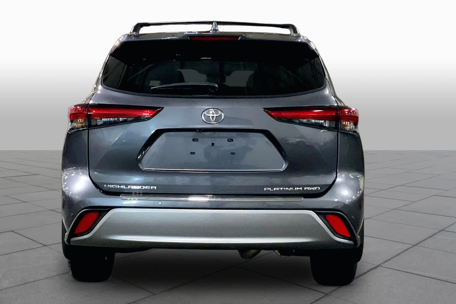 Used 2023 Toyota Highlander Platinum AWD/4WD image 5