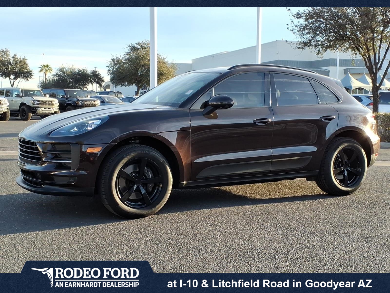 Used 2021 Porsche Macan Base image 1