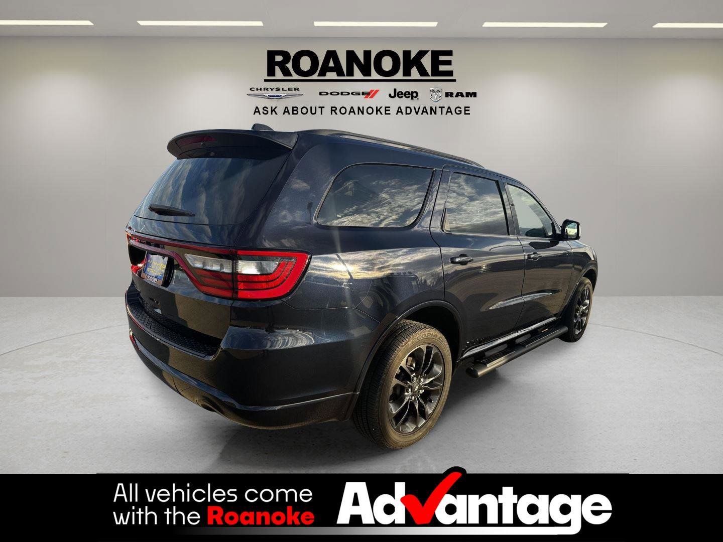 Used 2024 Dodge Durango SXT w/ SXT Blacktop Group image 9
