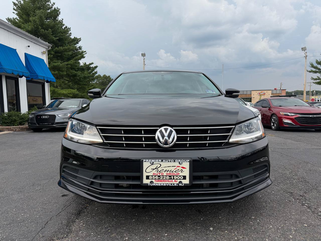 Used 2018 Volkswagen Jetta SE FWD image 2