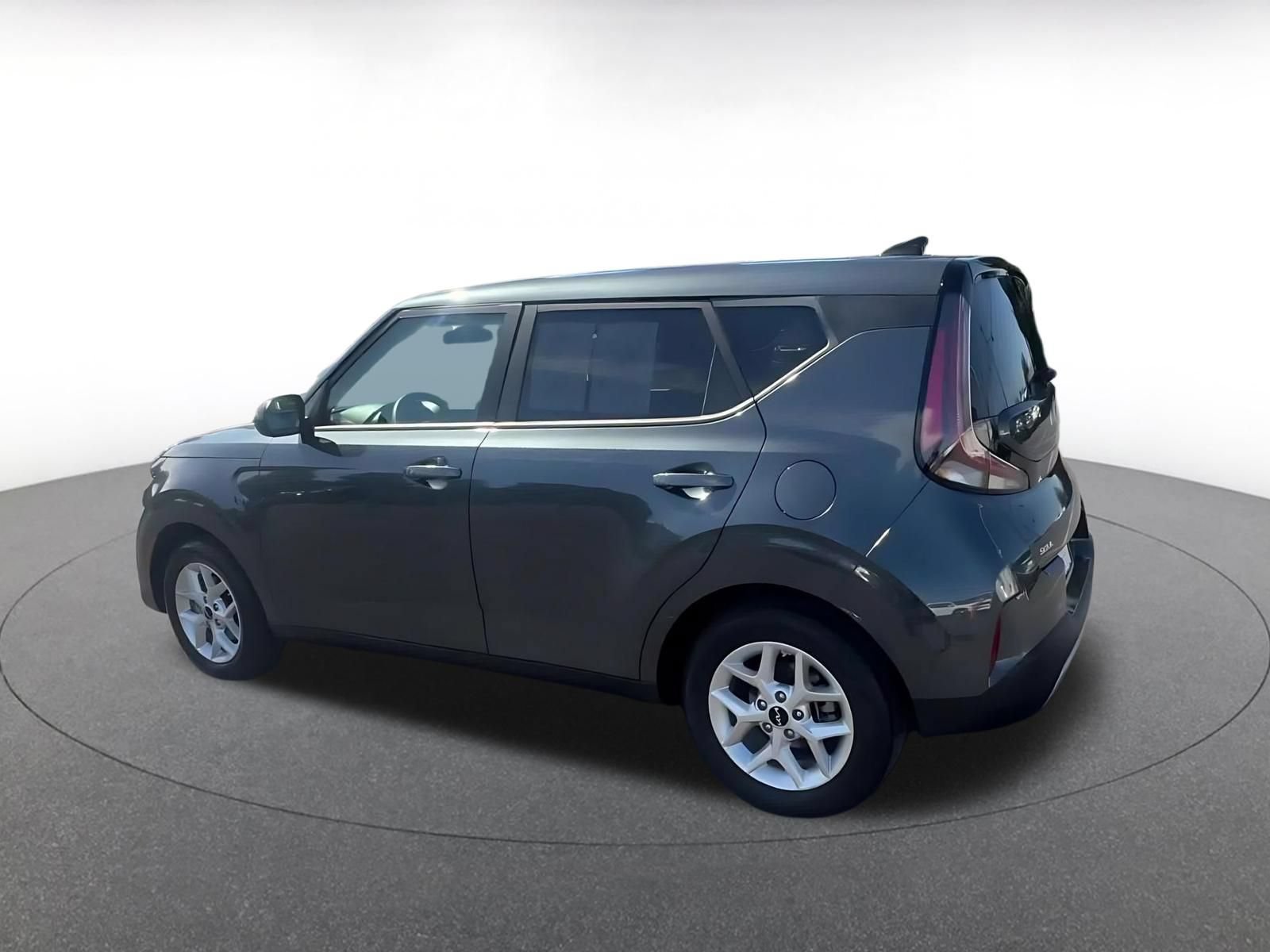 Used 2025 Kia Soul LX w/ LX Technology Package FWD image 10