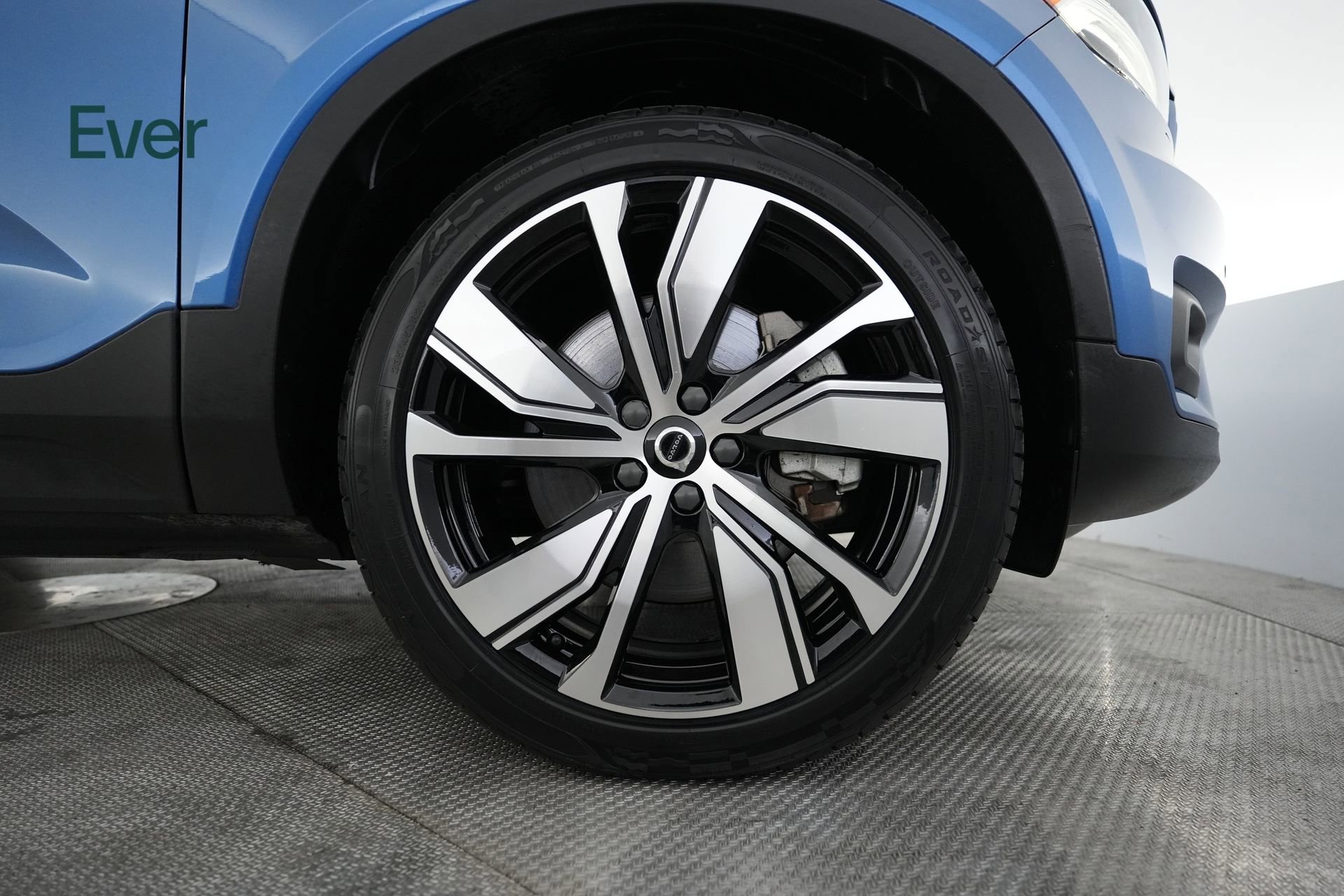 Used 2021 Volvo XC40 P8 Recharge w/ Advanced Package image 19