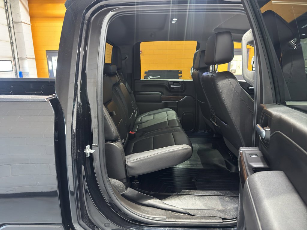 Used 2021 GMC Sierra 3500 SLT w/ SLT Preferred Package image 20