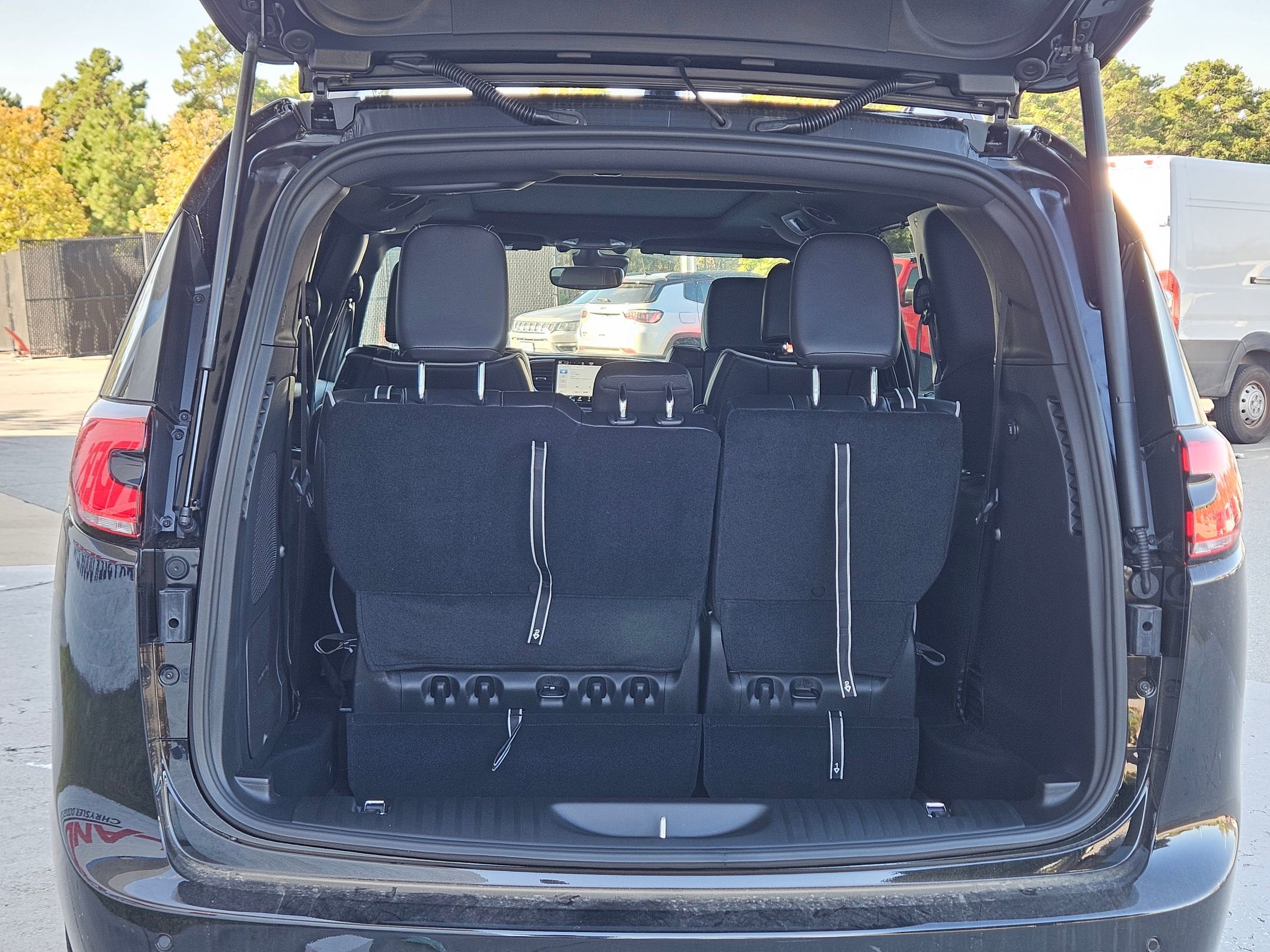 New 2026 Chrysler Pacifica Limited image 25