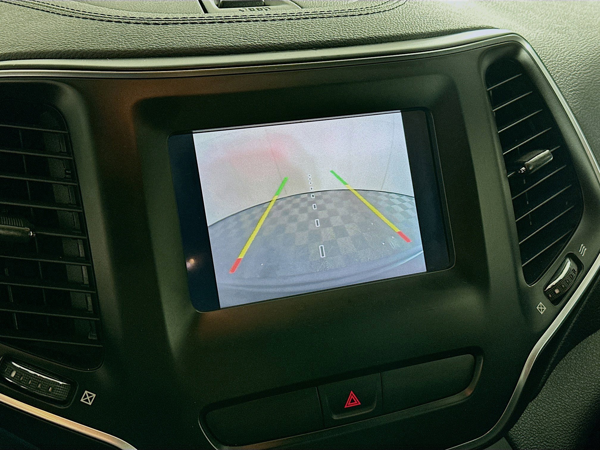 Used 2020 Jeep Cherokee Latitude w/ Cold Weather Group image 21