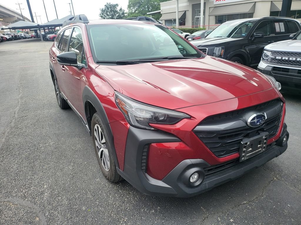 Used 2025 Subaru Outback Premium image 3