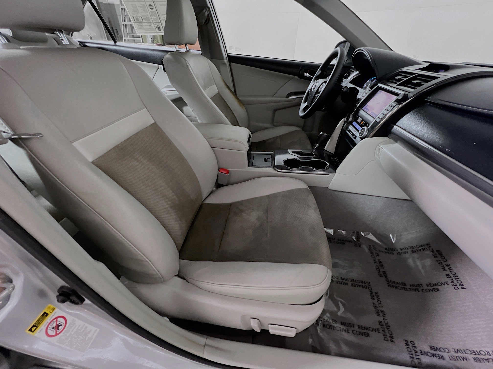 Used 2014 Toyota Camry XLE w/ Leather Package FWD image 31