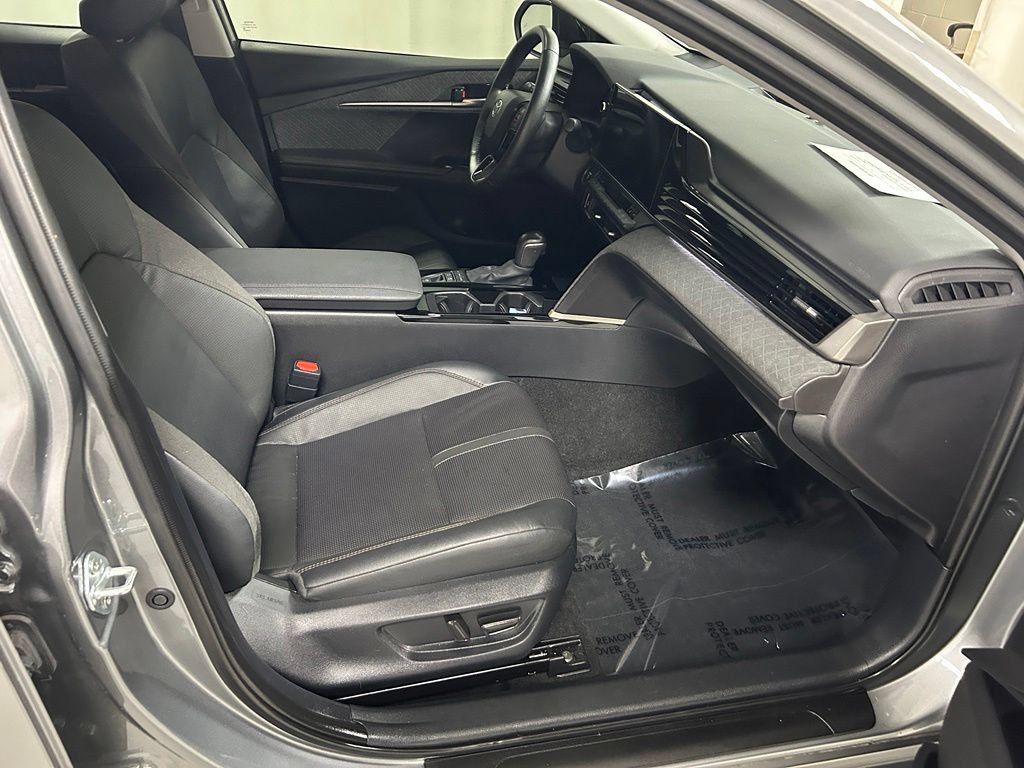 Certified 2025 Toyota Camry XLE FWD image 13