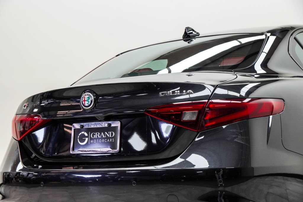 Used 2022 Alfa Romeo Giulia Veloce RWD image 12