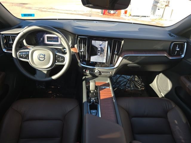 Certified 2025 Volvo V60 B5 Cross Country Plus image 24