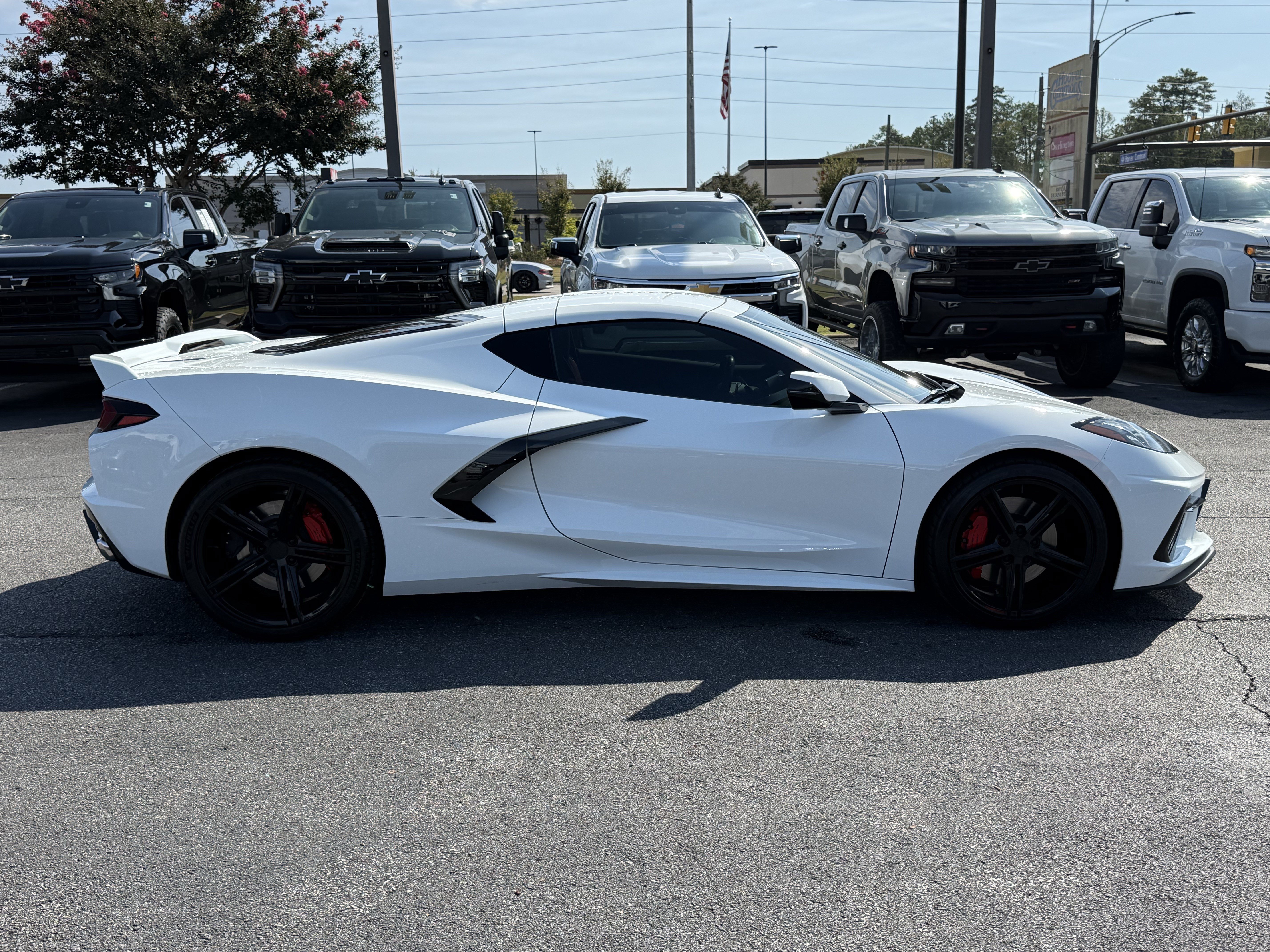 Used 2021 Chevrolet Corvette Stingray Coupe w/ Z51 Performance Package RWD image 11