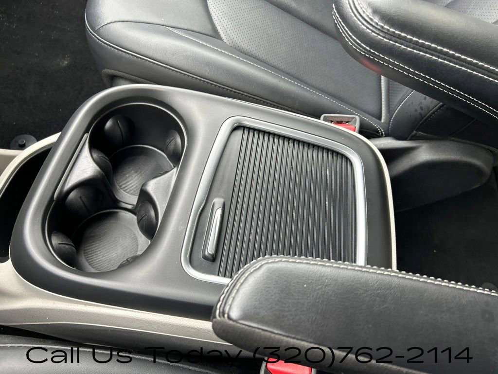 Used 2024 Chrysler Pacifica Touring-L FWD image 26