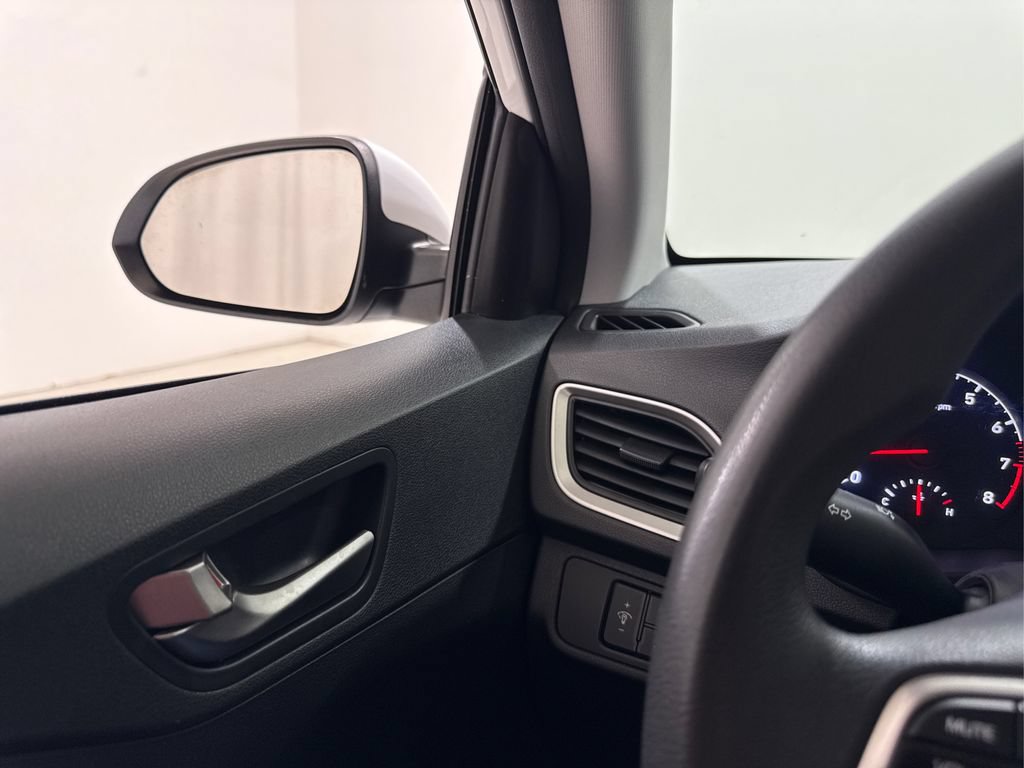 Used 2022 Hyundai Accent SE FWD image 36