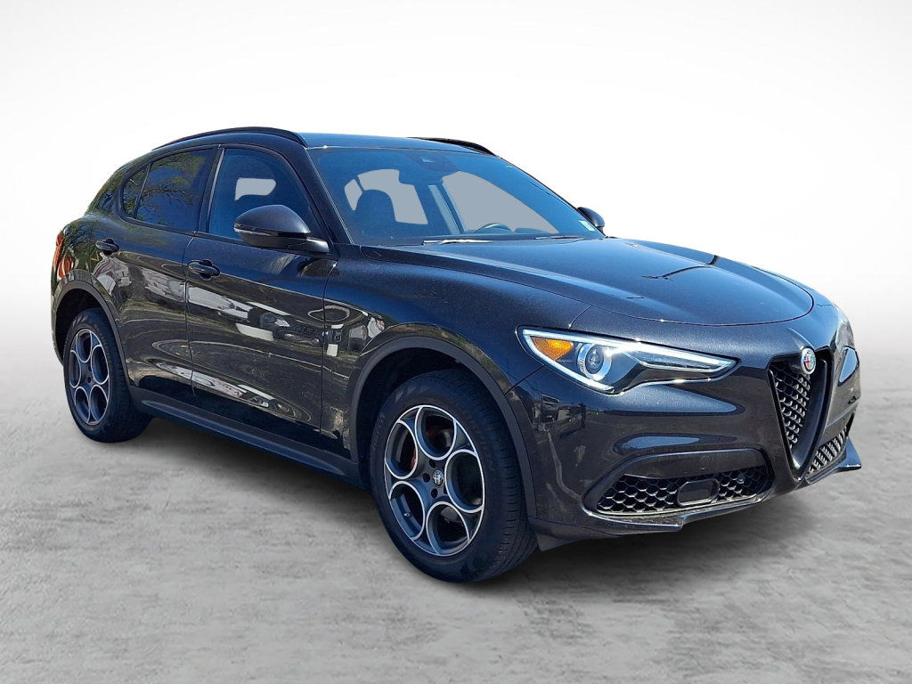 Used 2023 Alfa Romeo Stelvio Sprint image 7