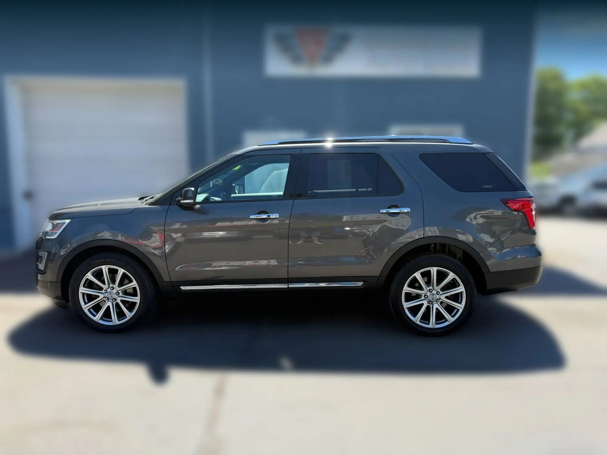 Used 2017 Ford Explorer Limited AWD/4WD image 3