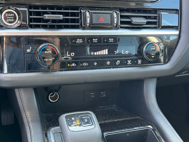 Used 2023 Nissan Pathfinder SV image 28