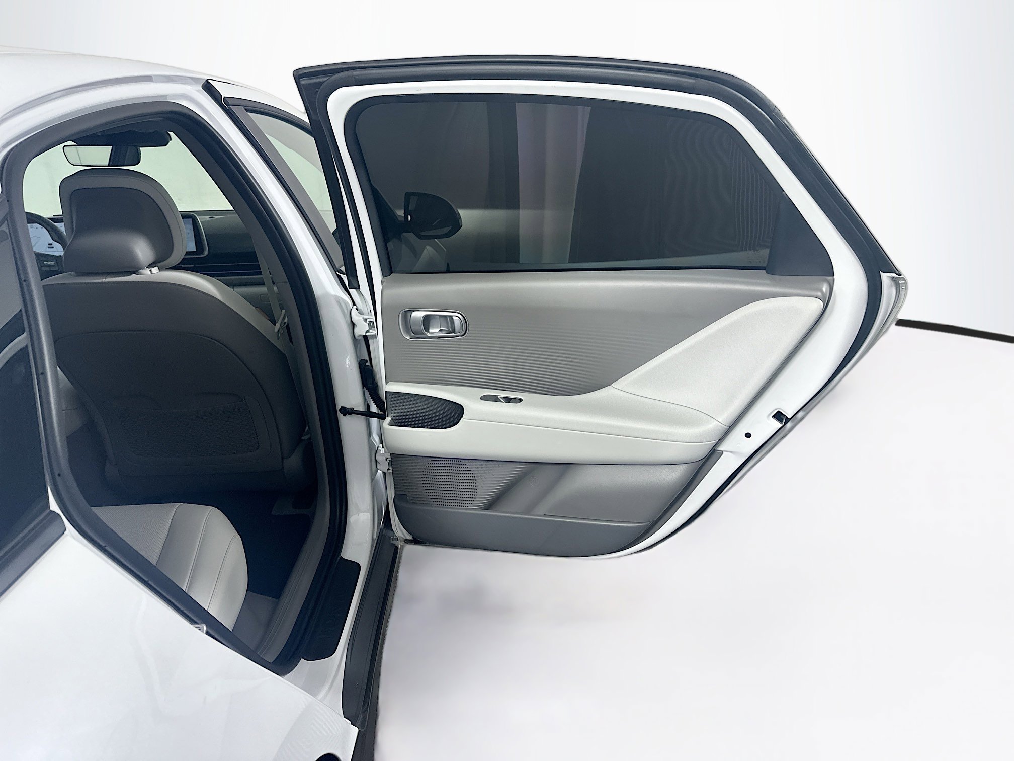 Used 2024 Hyundai Ioniq 6 SEL RWD image 32