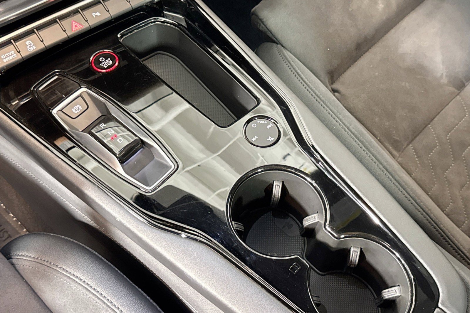 Used 2022 Audi e-tron GT Premium Plus AWD/4WD image 16