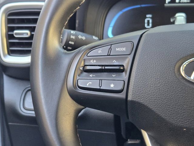 Certified 2025 Hyundai Venue SEL FWD image 27