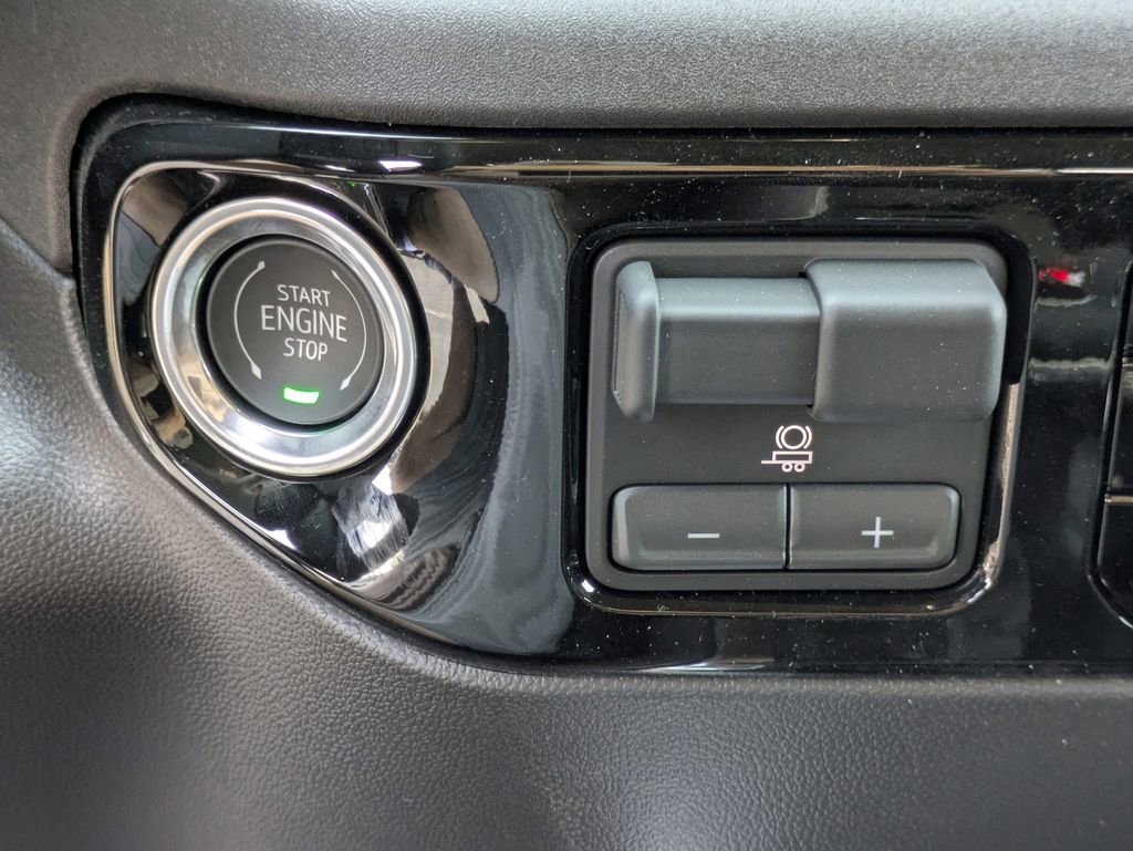 New 2026 GMC Sierra 1500 SLT image 15