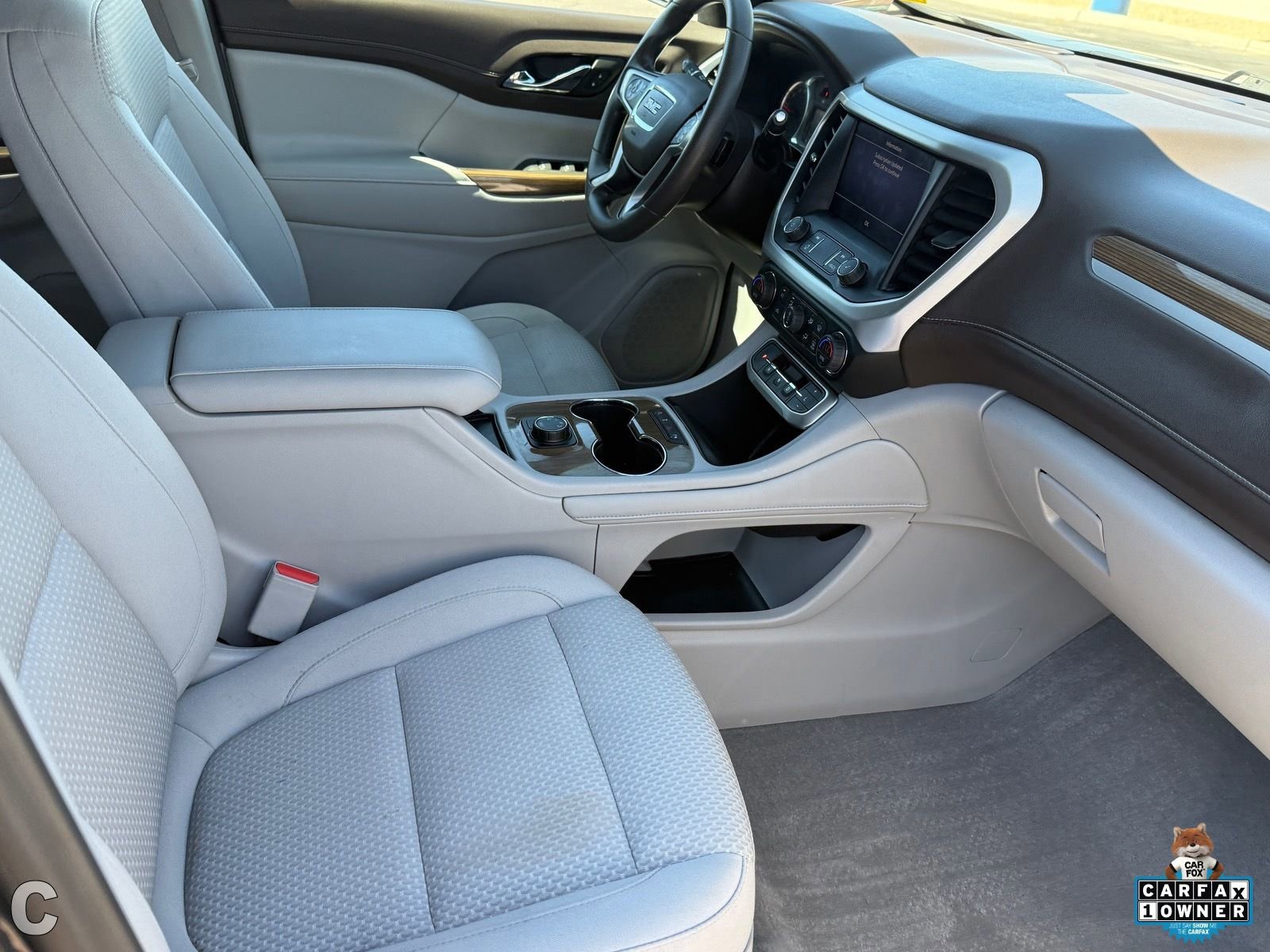 Used 2022 GMC Acadia SLE image 10