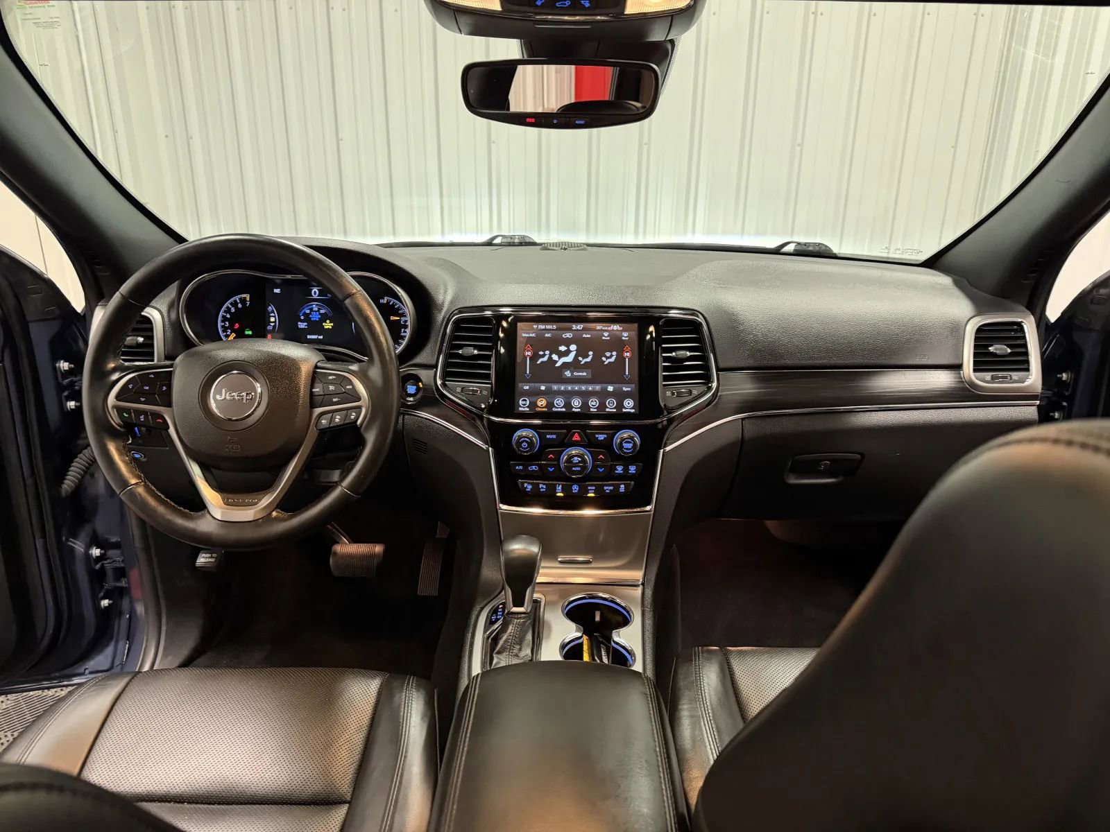 Used 2020 Jeep Grand Cherokee Limited w/ Luxury Group II image 30